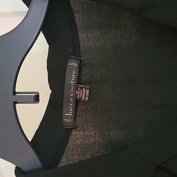 Cute short romper, side pockets and button rear pocket - Picture 2 of 5